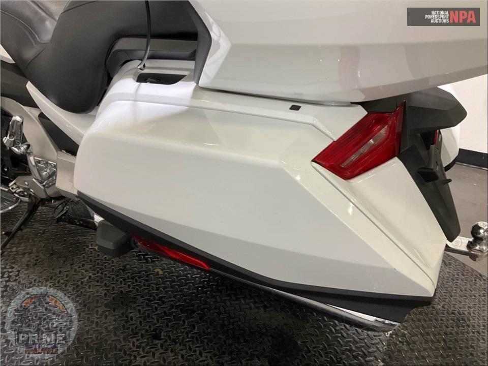 2018 Honda GL1800D GOLDWING TOUR DCT (WHITE) — фото 14