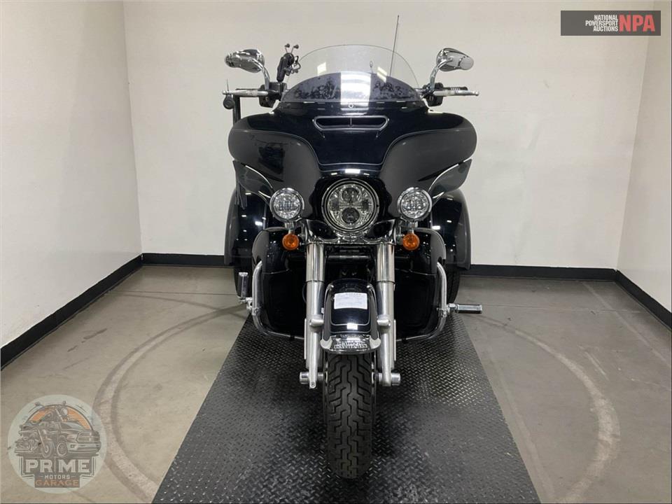 2023 Harley-Davidson FLHTCUTG TRI GLIDE ULTRA CLASSIC — фото 2