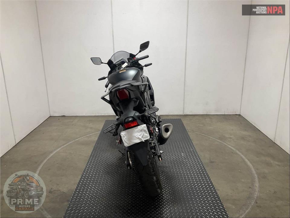 2025 Yamaha YZF-R3 — фото 4