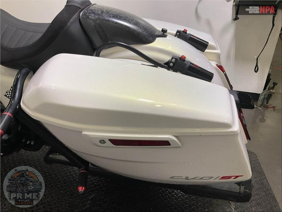 2024 Harley-Davidson FLTRXSTSE CVO ROAD GLIDE ST — фото 15