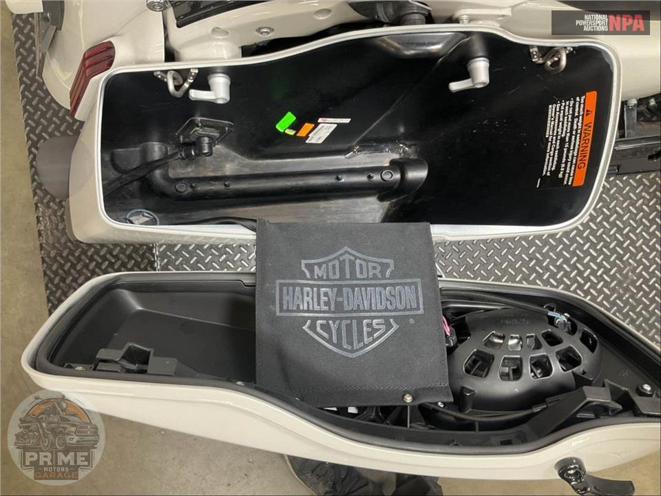 2020 Harley-Davidson FLTRXSE CVO ROAD GLIDE — фото 23