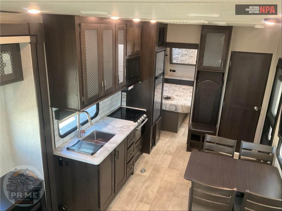 2021 Grand Design Recreational Vehicles M-30G - MOMENTUM TOY HAULER SERIES — фото 8