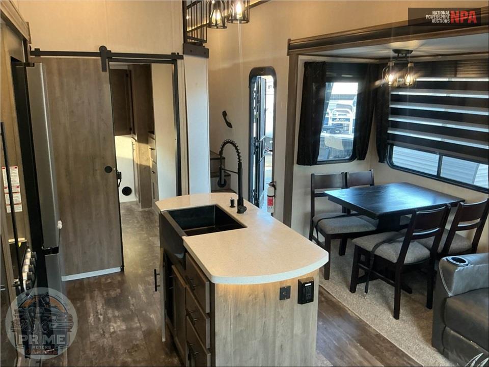 2022 Sabre By Forest River M-36BHQ - FIFTH WHEEL SERIES — фото 9