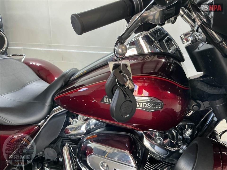 2017 Harley-Davidson FLHTCUTG TRIGLIDE ULTRA CLASSIC — фото 10