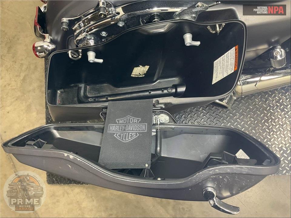 2017 Harley-Davidson FLHXS STREET GLIDE SPECIAL — фото 26