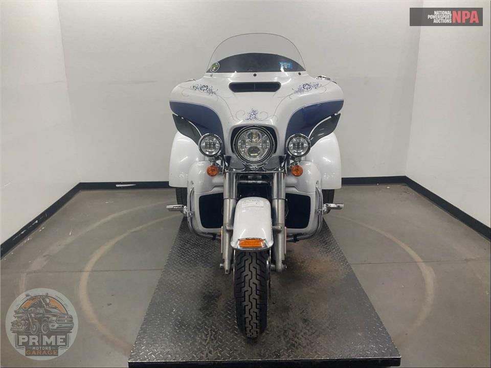 2015 Harley-Davidson FLHTCUTG TRIGLIDE ULTRA CLASSIC — фото 2