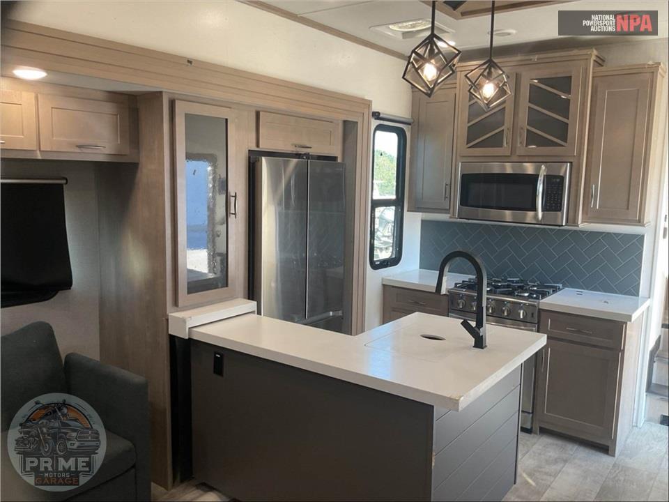 2023 Grand Design Recreational Vehicles M-395MS - MOMENTUM M-CLASS TOY HAULER TOY HAULER SERIES — фото 9