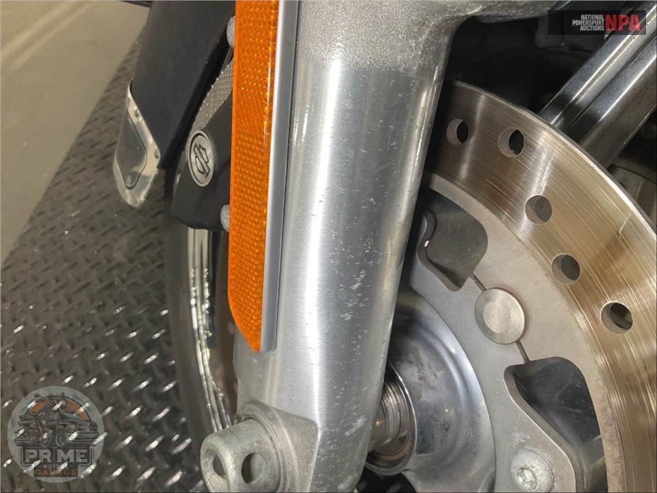 2017 Harley-Davidson FLHTK ULTRA LIMITED — фото 47