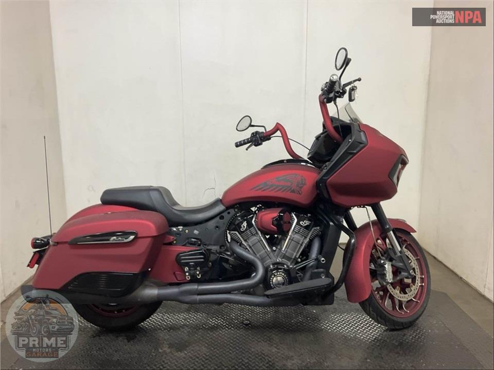 2021 Indian Motorcycle CHALLENGER DARK HORSE (BLACK/BRONZE SMOKE) — фото 1