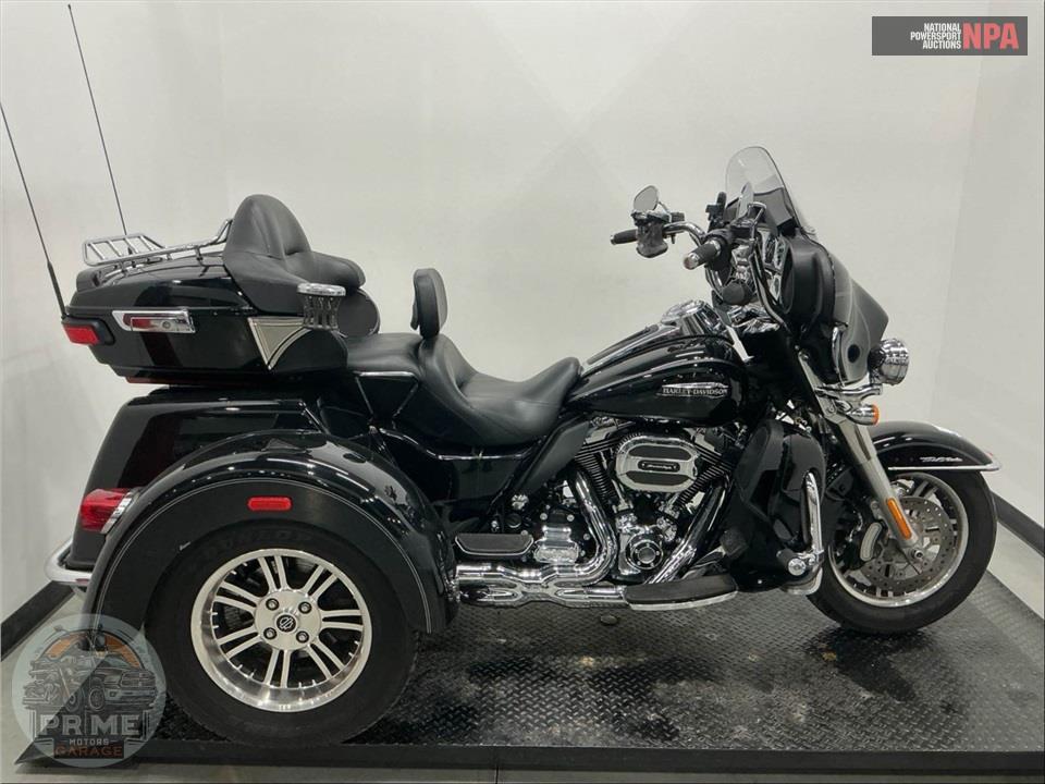 2016 Harley-Davidson FLHTCUTG TRIGLIDE ULTRA CLASSIC — фото 1