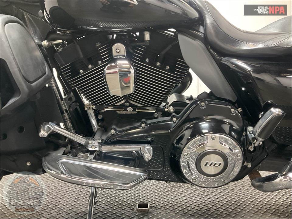 2016 Harley-Davidson FLHXSE CVO STREET GLIDE SPECIAL — фото 7