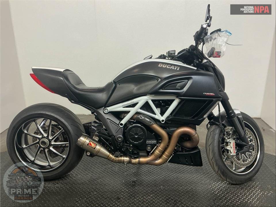 2015 Ducati DIAVEL CARBON WHITE — фото 1