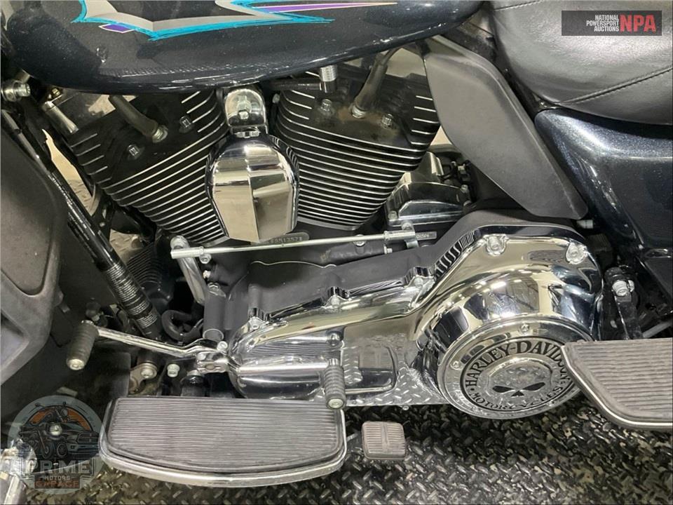 2015 Harley-Davidson FLHTCUTG TRIGLIDE ULTRA CLASSIC — фото 7