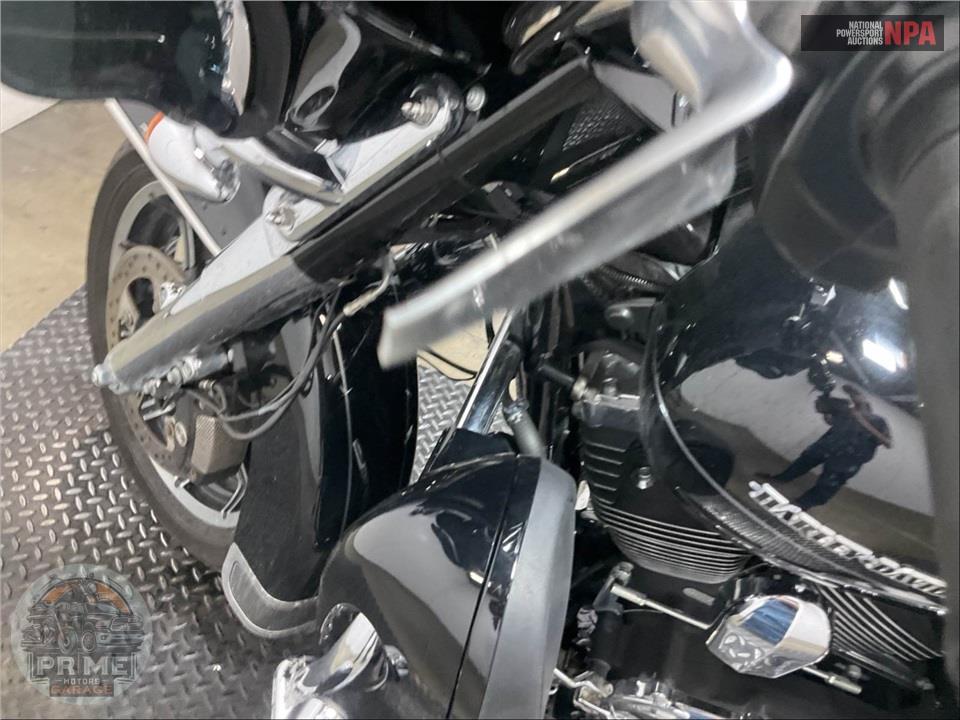 2015 Harley-Davidson FLHTK ELECTRA GLIDE ULTRA LIMITED — фото 28
