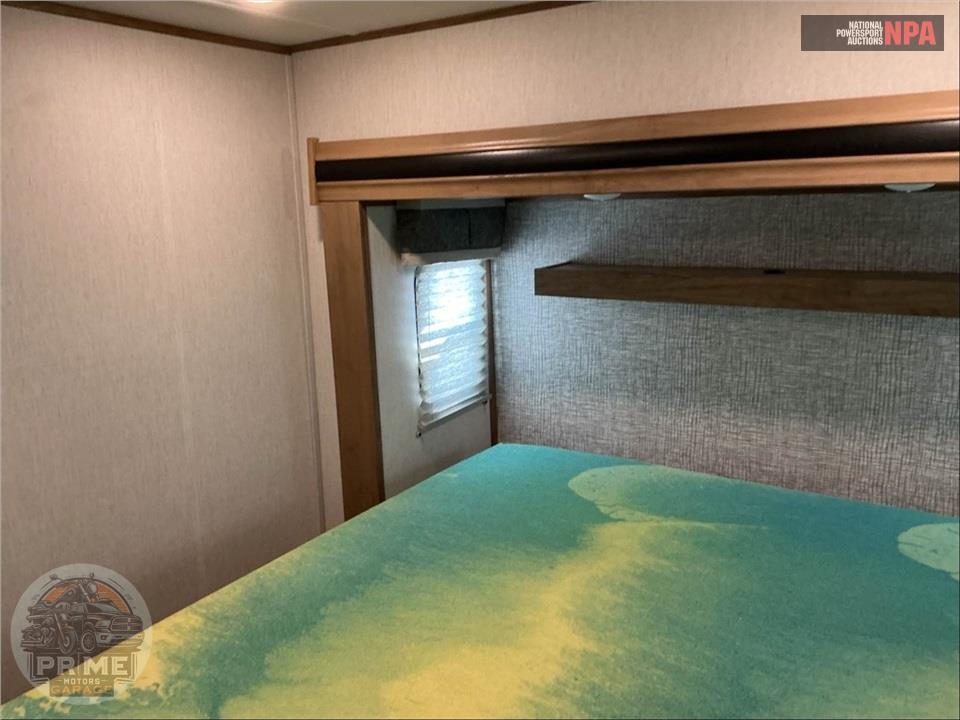 2023 Sabre By Forest River M-38DBQ - FIFTH WHEEL SERIES — фото 11
