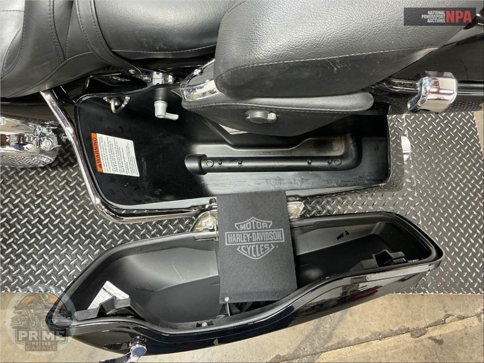 2017 Harley-Davidson FLHTK ULTRA LIMITED — фото 21