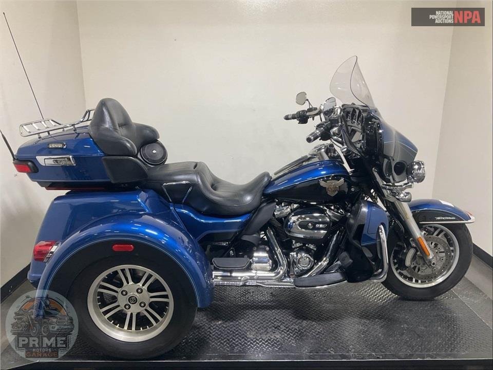 2018 Harley-Davidson FLHTCUTG TRI GLIDE ULTRA ANNIVERSARY — фото 1