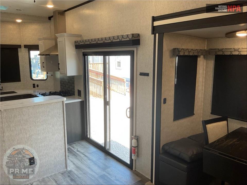 2022 Crossroads Rv M-388 FKL - HAMPTON SERIES — фото 8