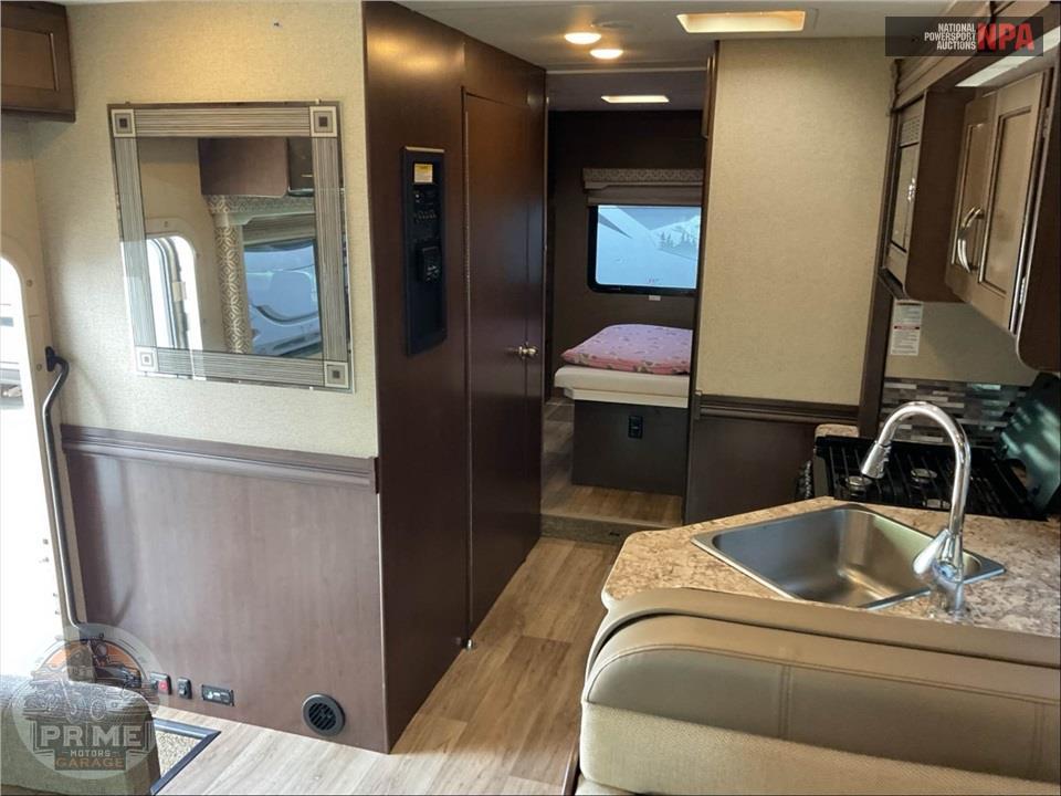 2017 Thor Motor Coach M-29FE E450-V10 - FREEDOM ELITE SERIES — фото 8
