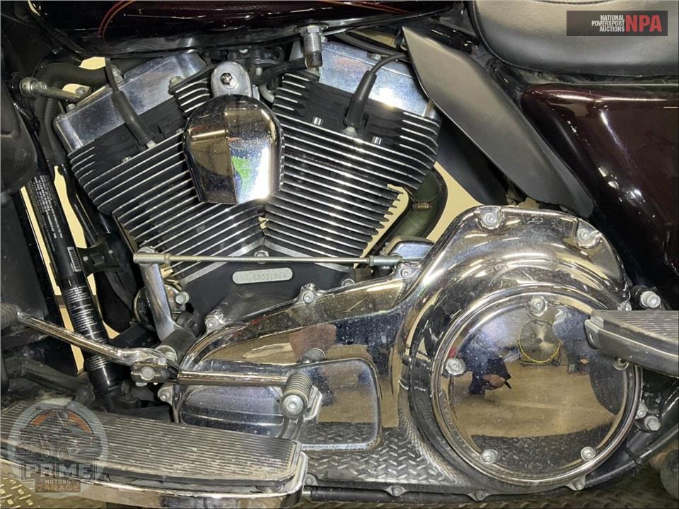 2014 Harley-Davidson FLHTCUTG TRIGLIDE ULTRA CLASSIC — фото 7
