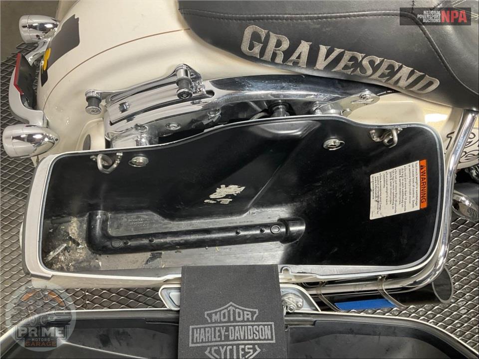 2015 Harley-Davidson FLHXS STREET GLIDE SPECIAL — фото 23