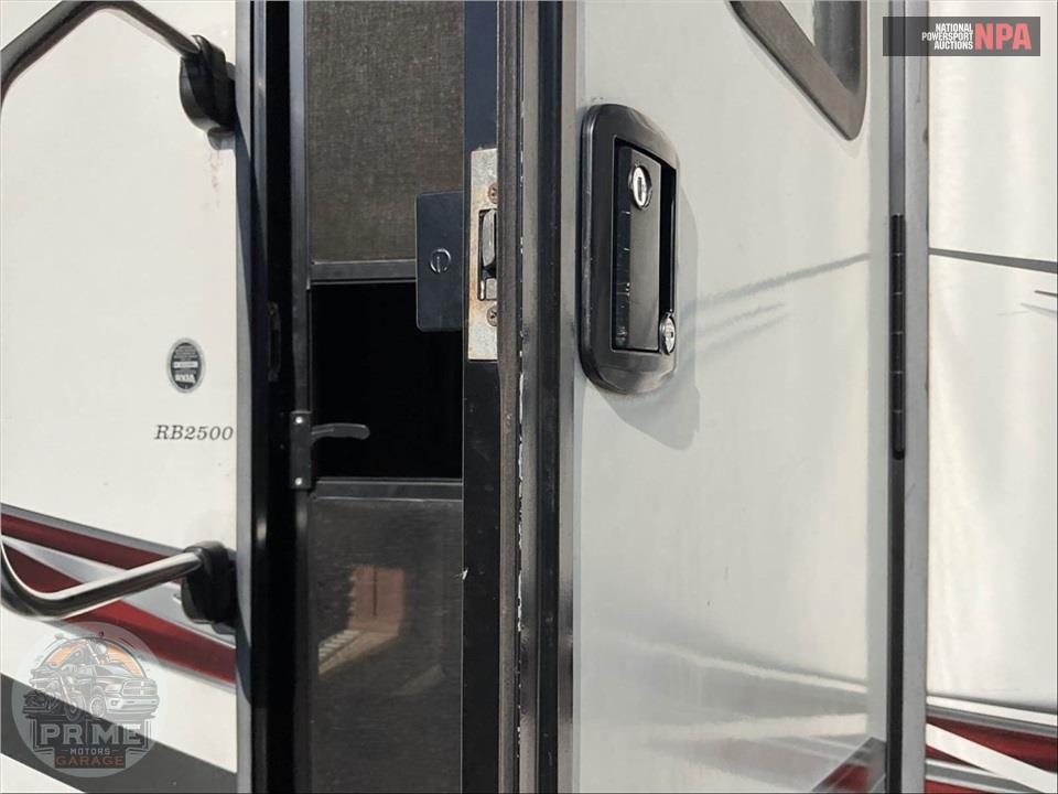2016 Rubicon M-2500 - TOY HAULER SERIES — фото 38