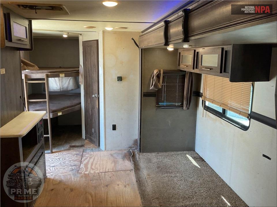 2018 Crossroads Rv M-31 BH - VOLANTE SERIES — фото 9