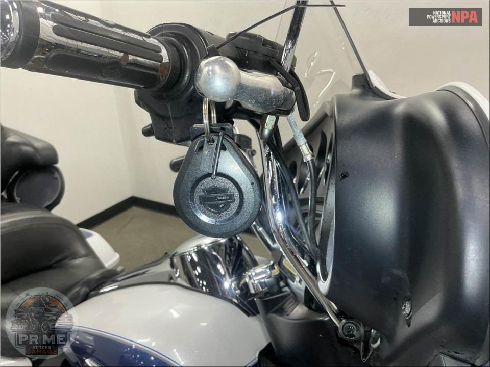 2015 Harley-Davidson FLHTCU ULTRA CLASSIC ELECTRA GLIDE — фото 15