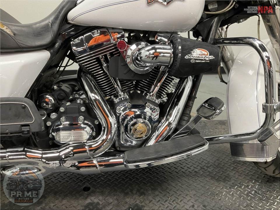 2012 Harley-Davidson FLHRC ROAD KING CLSC — фото 6
