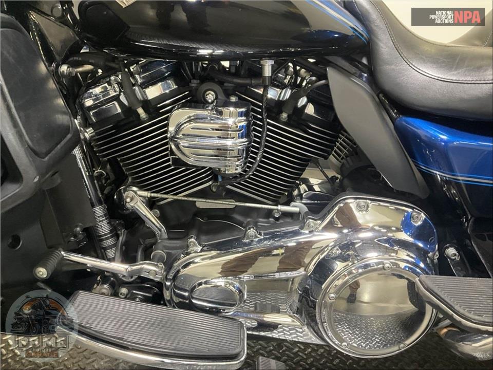 2018 Harley-Davidson FLHTCUTG TRI GLIDE ULTRA ANNIVERSARY — фото 7