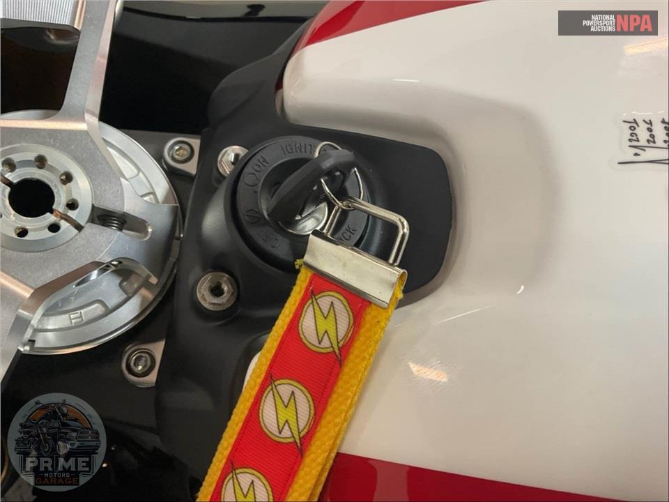 2025 Ducati PANIGALE V2 BAYLISS — фото 10