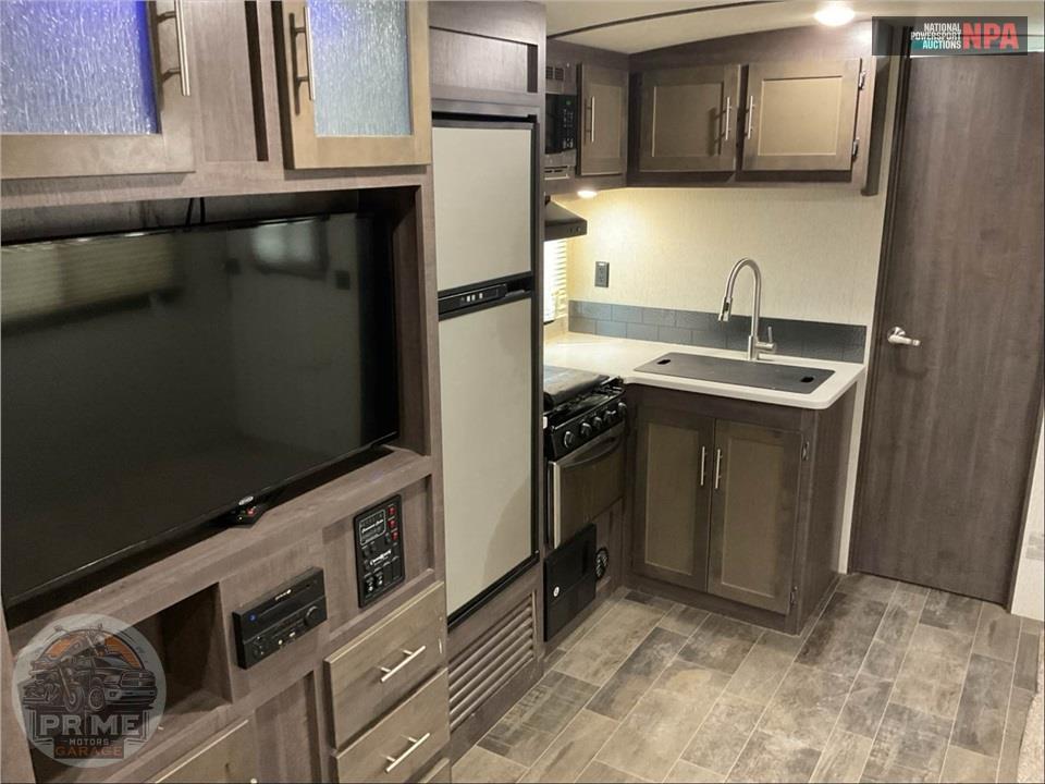 2019 Crossroads Rv M-253 RB - SUNSET TRAIL SUPER LITE SERIES — фото 6