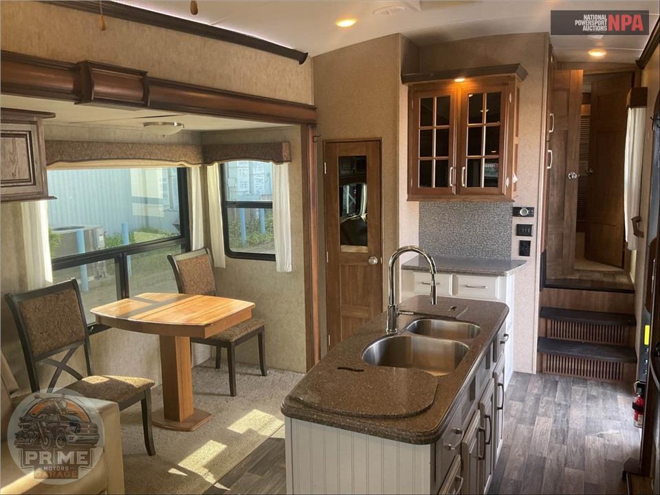 2017 Keystone Rv M-3160 RL MONTANA FIFTH WHEEL SERIES — фото 9