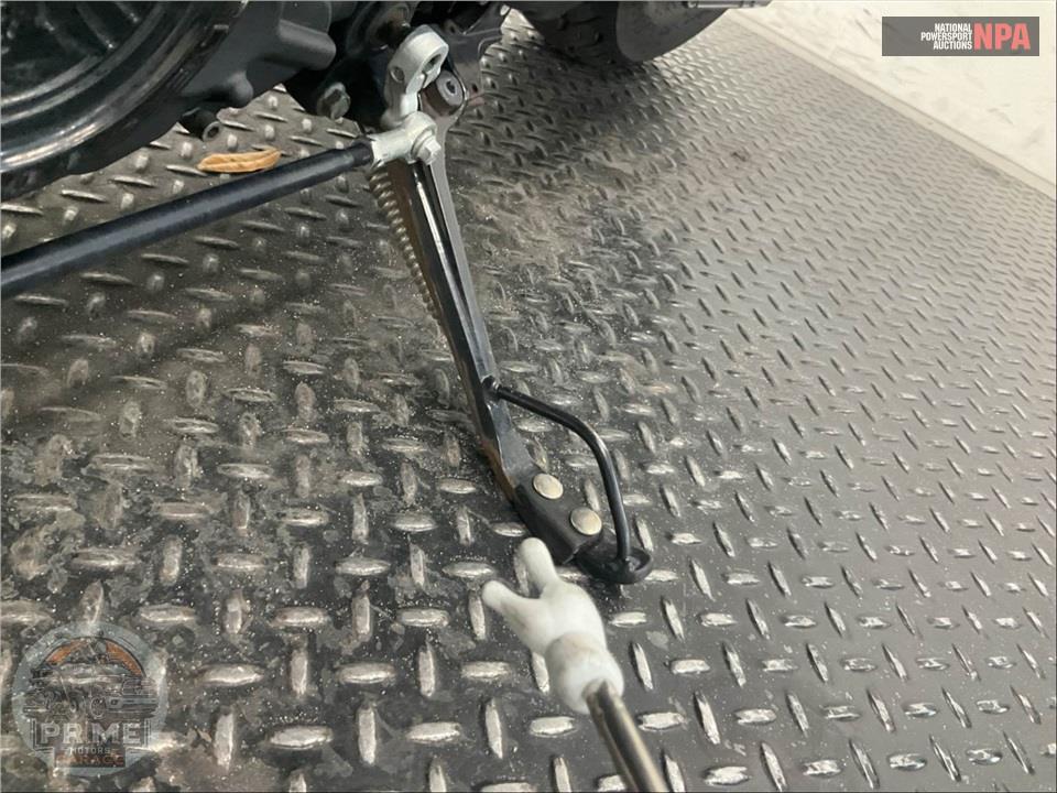 2021 Indian Motorcycle SCOUT BOBBER TWENTY (ABS, BLACK SMOKE) — фото 26