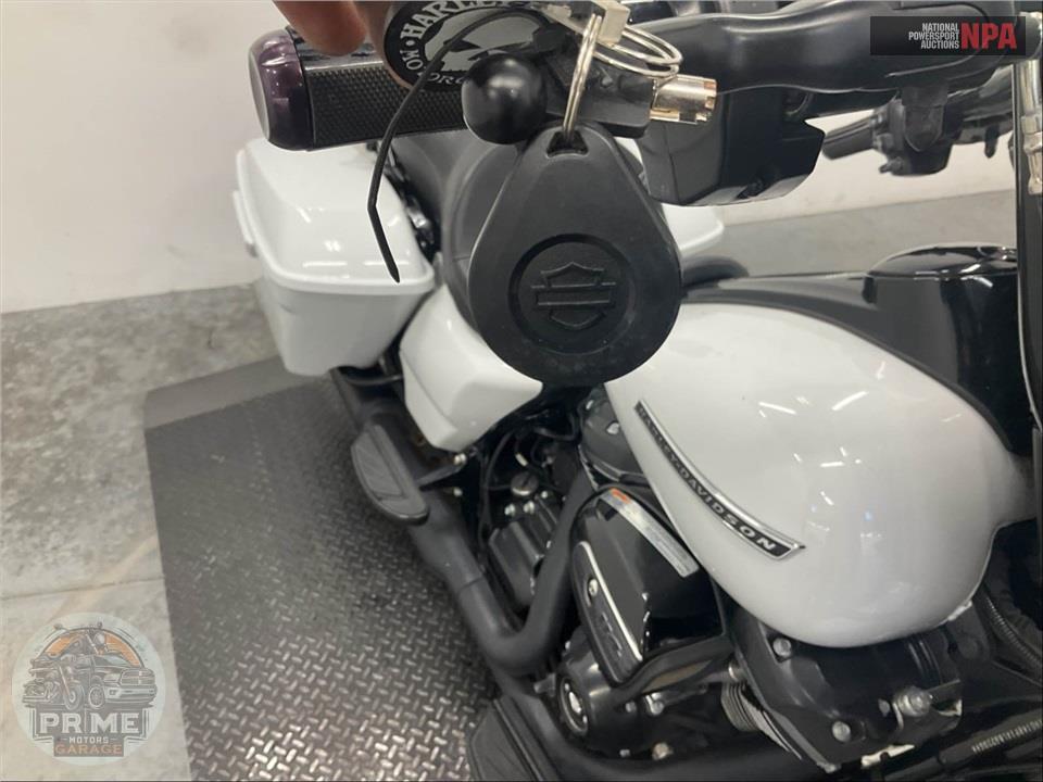 2020 Harley-Davidson FLHXS STREET GLIDE SPECIAL — фото 12