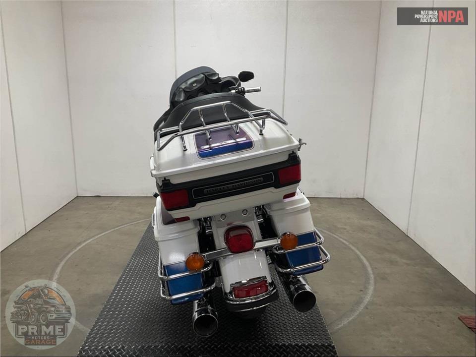 2010 Harley-Davidson FLHTCU ULTRA CLASSIC ELECTRA GLIDE — фото 4