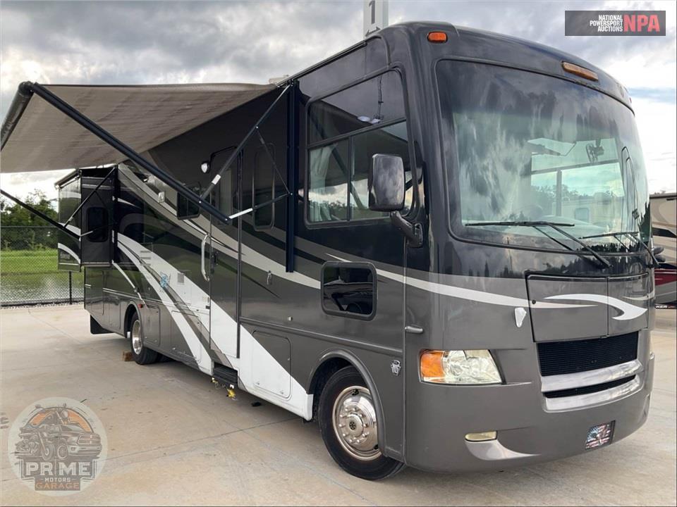 2012 Thor Motor Coach M-32A FORD - HURRICANE SERIES — фото 1