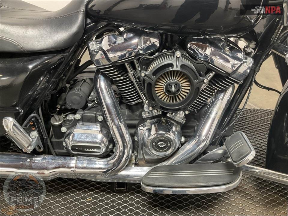 2017 Harley-Davidson FLTRXS ROAD GLIDE SPECIAL — фото 6