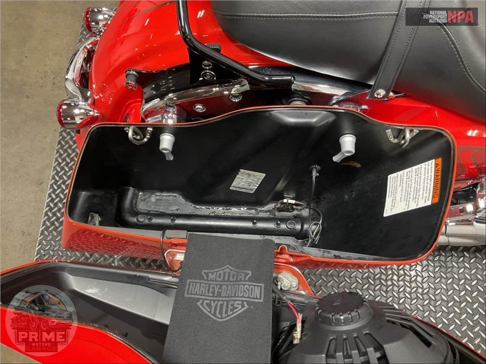 2017 Harley-Davidson FLHXS STREET GLIDE SPECIAL — фото 19
