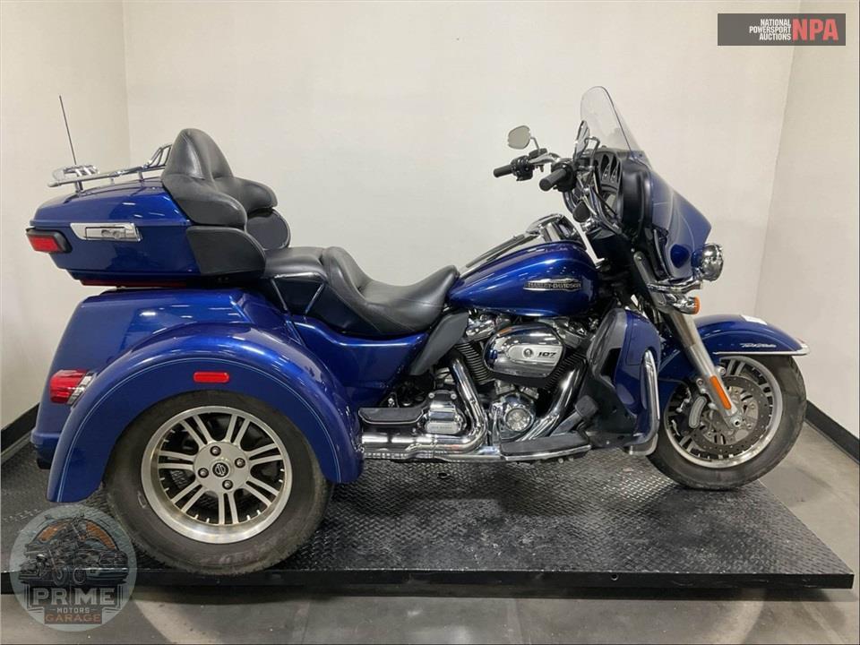 2017 Harley-Davidson FLHTCUTG TRIGLIDE ULTRA CLASSIC — фото 1