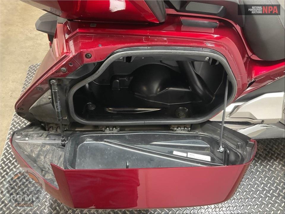 2018 Honda GL1800 GOLDWING TOUR (RED) — фото 25