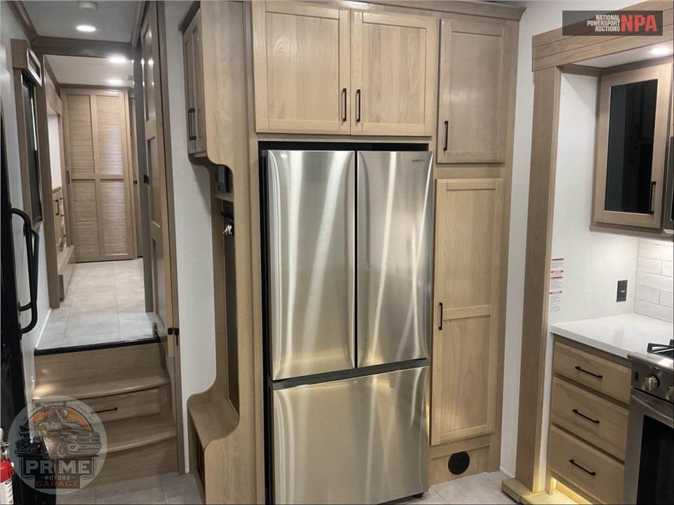 2024 Riverstone M-425FO - FIFTH WHEEL SERIES — фото 22