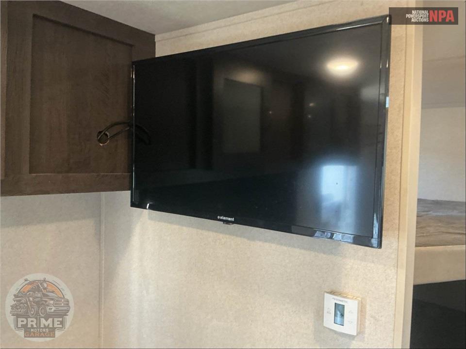2018 Wildwood By Forest River M-261BHXL X-LITE SERIES — фото 23