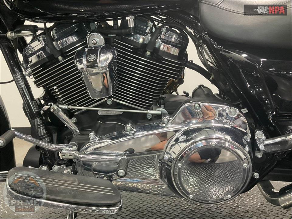 2017 Harley-Davidson FLHXS STREET GLIDE SPECIAL — фото 7