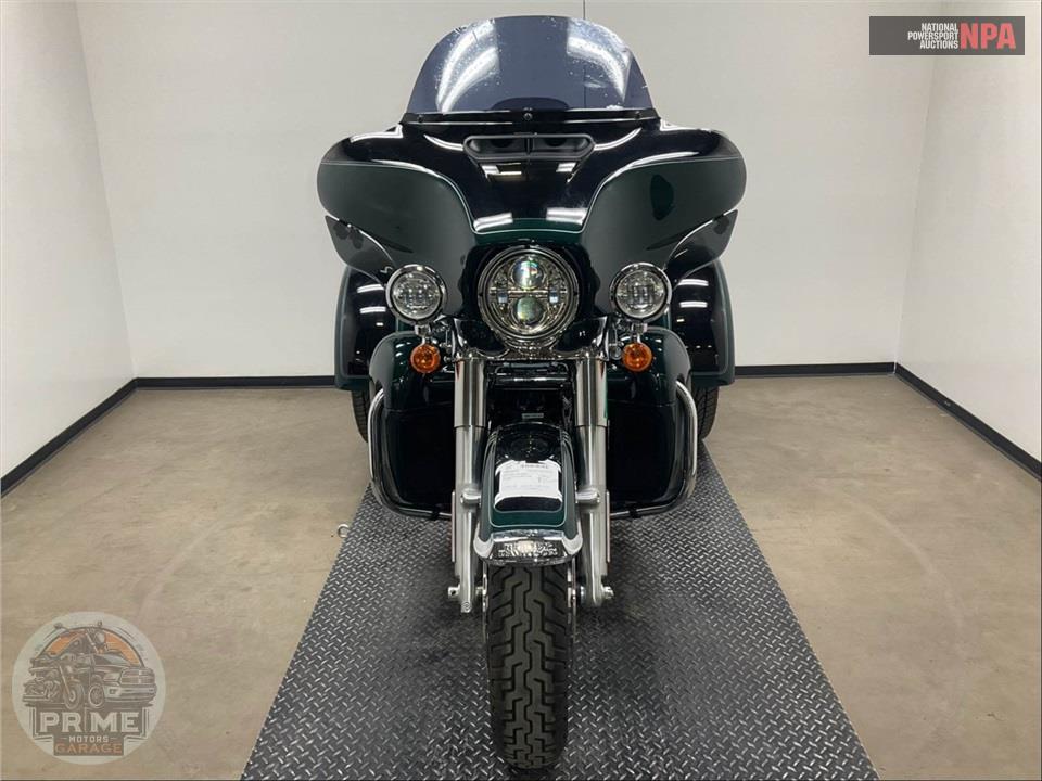 2024 Harley-Davidson FLHTCUTG TRI GLIDE ULTRA CLASSIC — фото 2