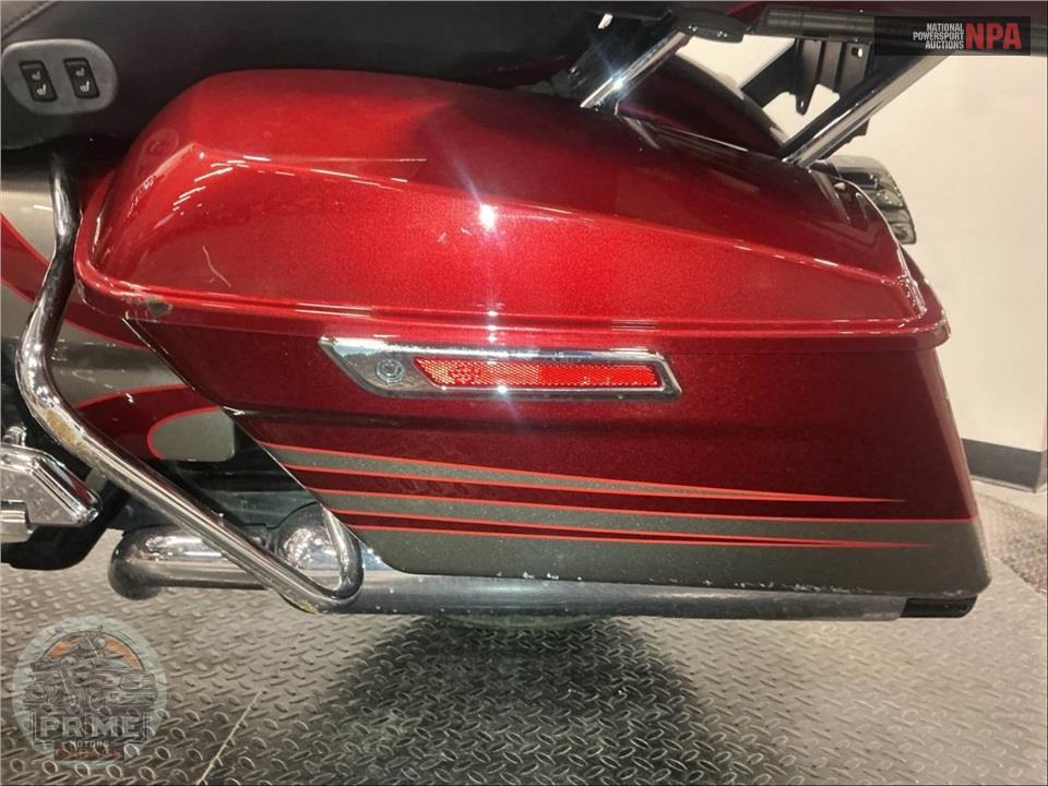 2016 Harley-Davidson FLTRUSE CVO ROAD GLIDE ULTRA — фото 24