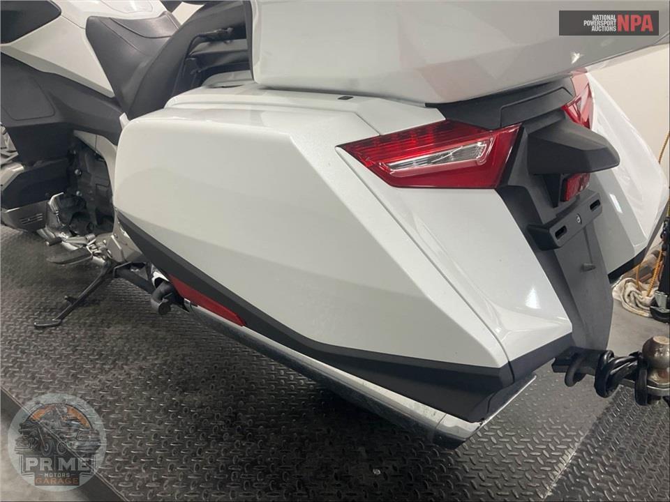 2018 Honda GL1800 GOLDWING TOUR (WHITE) — фото 17