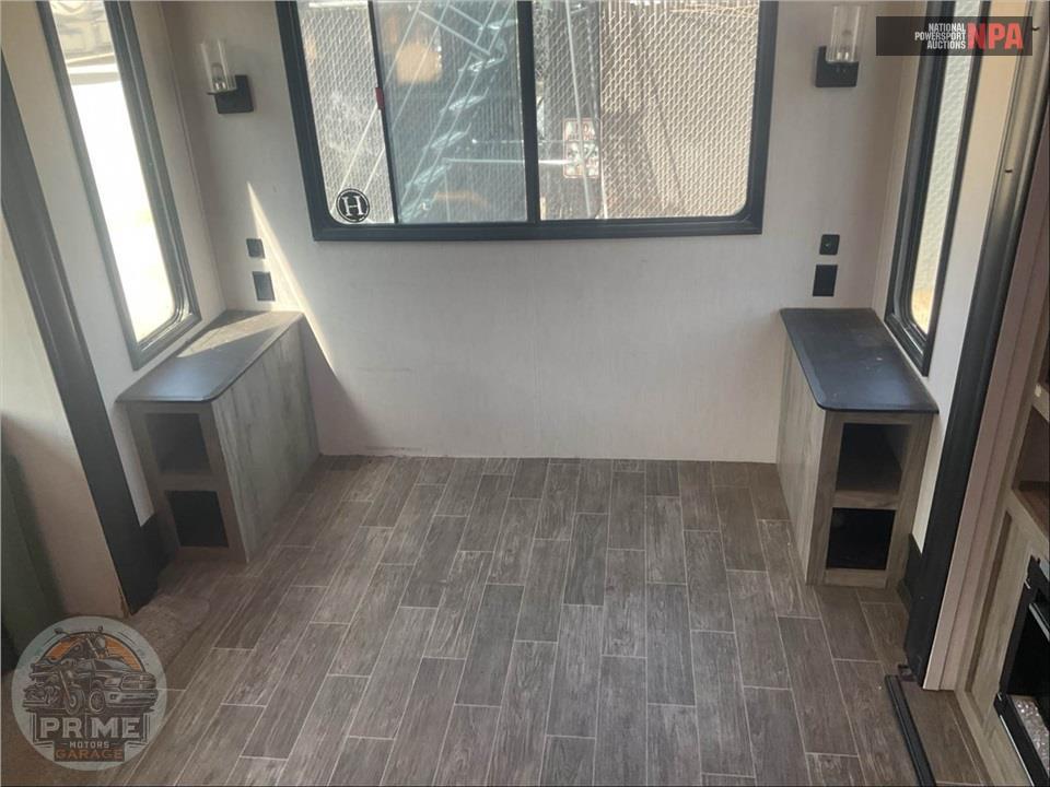 2022 Cherokee By Forest River M-3880SUITE ARCTIC WOLF FIFTH WHEEL SERIES — фото 11