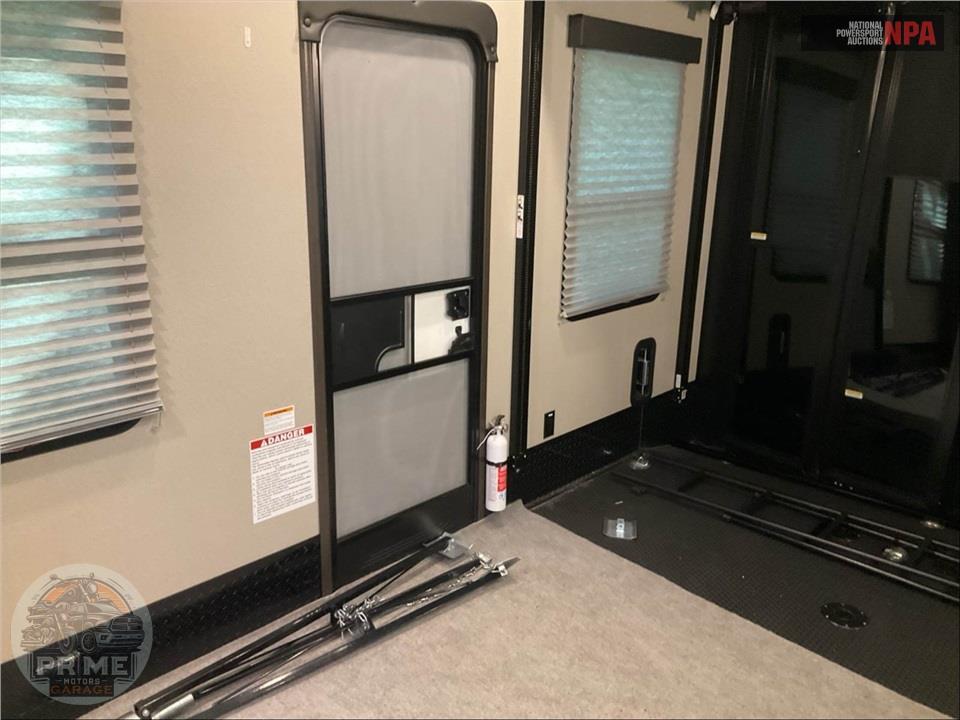 2021 Grand Design Recreational Vehicles M-381M - MOMENTUM TOY HAULER TOY HAULER SERIES — фото 18