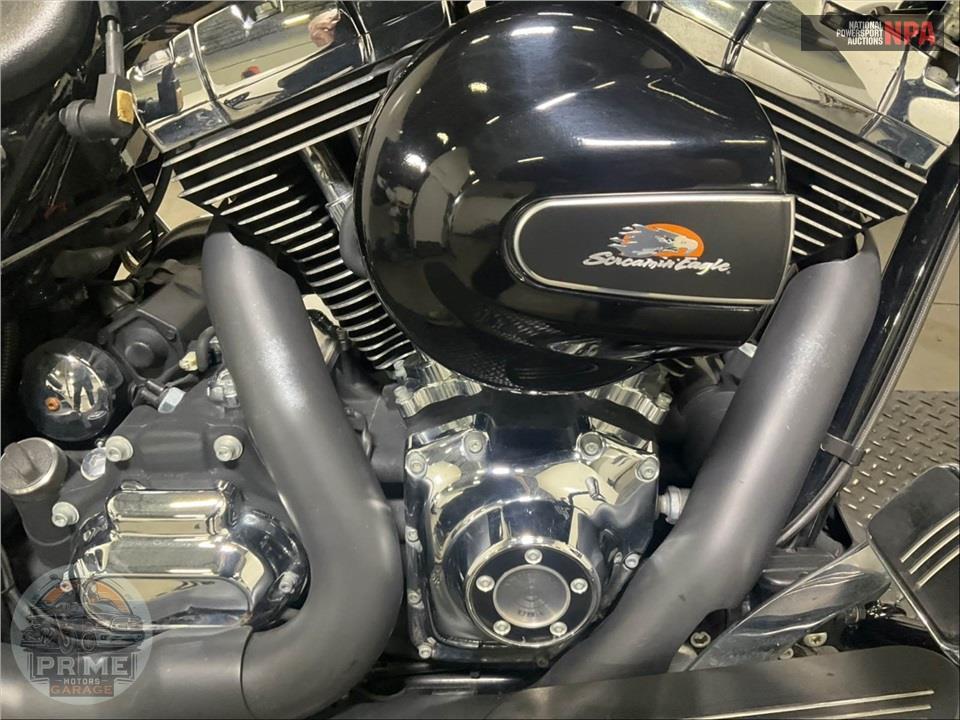 2015 Harley-Davidson FLTRXS ROAD GLIDE SPECIAL — фото 6